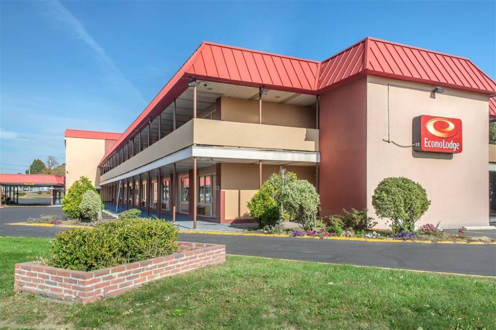 Econo Lodge 2